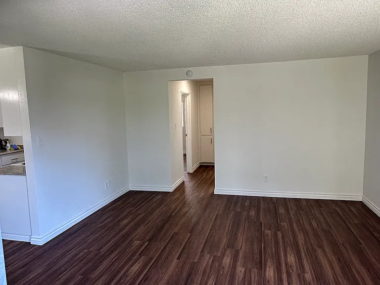16205 Woodruff Ave — Photo 7