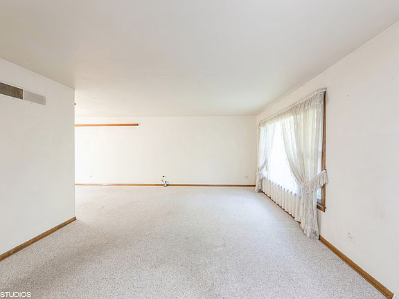 4th image of 736 W Fitzhenry Ct