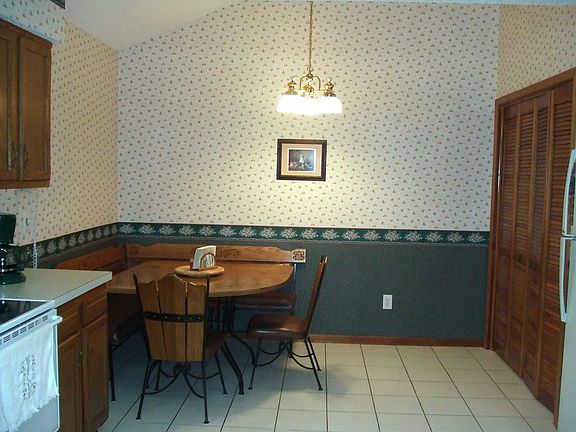 Eat-in Kitchen