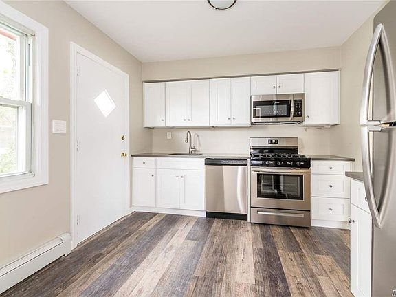 2nd image of 160 E Market St