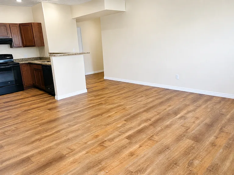 500 Red Table Apartments — Photo 37