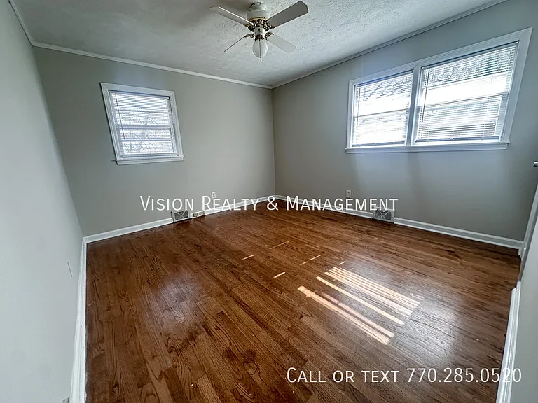 131 W White St — Photo 9