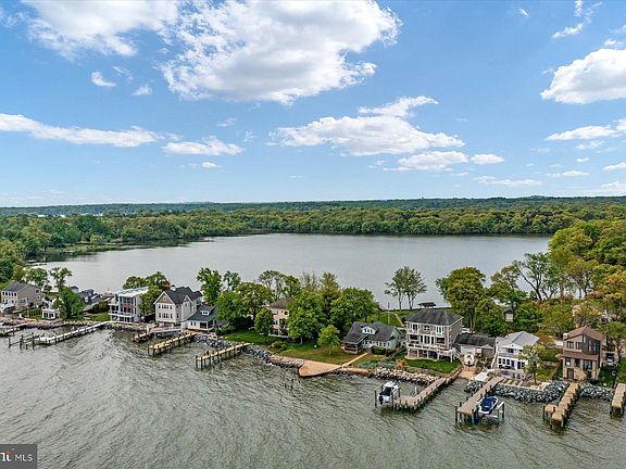 3rd image of 2124 Lake Dr