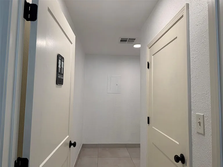 7424 Lindencrest St — Photo 9