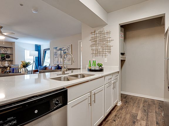 5th image of 315 N Greenville Ave APT 915
