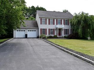 1 Wyndgate Dr, Salisbury Mills, NY