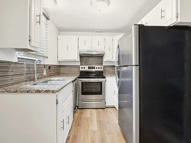 1390 Everett Ct #107 — Photo 12