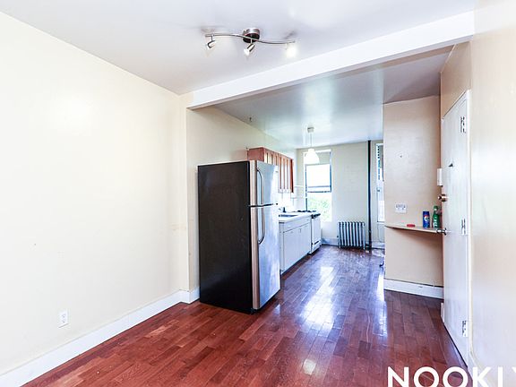 4th image of 159 Jefferson Ave #2L