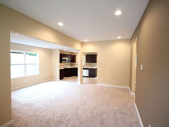 Living Room/ Dining Area