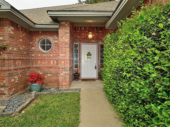 4th image of 609 York Dr