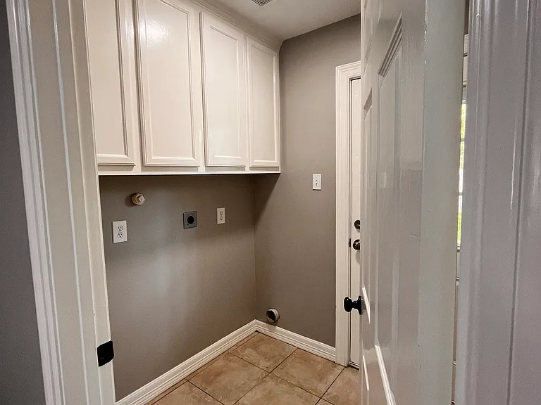 404 Charles St #A — Photo 11
