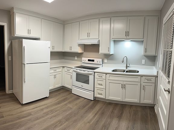 4th image of 1210-1212 Sunset Ave #A