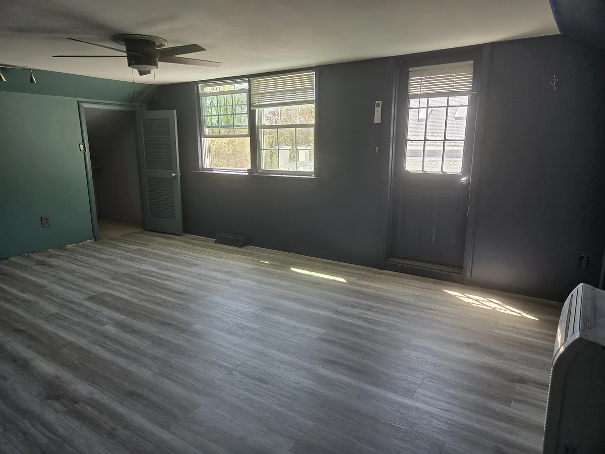 Master bedroom, freshy painted, new Life Proof flooring. Large closets. Heat/ac split. - 42 Male Rd