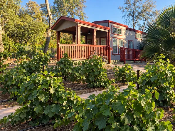 13240 Bel Air Dr, Auburn, CA 95603