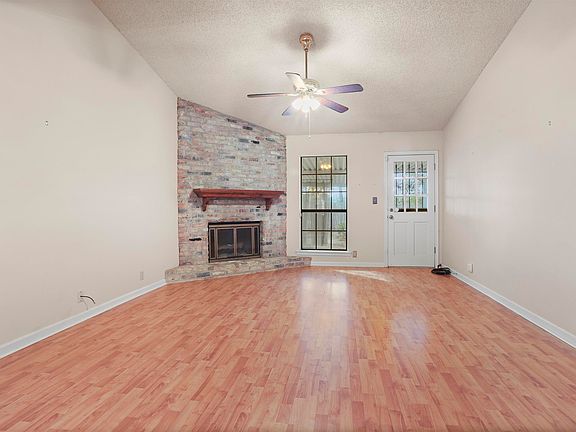 3rd image of 134 Gena Marie Dr