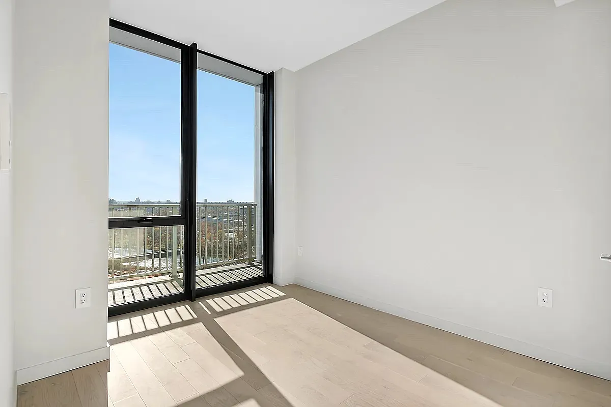 2 bed, 800 sqft, $4,660 — Photo 1