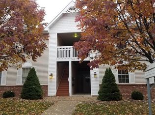 705 4th St APT B, Highland, IL 62249