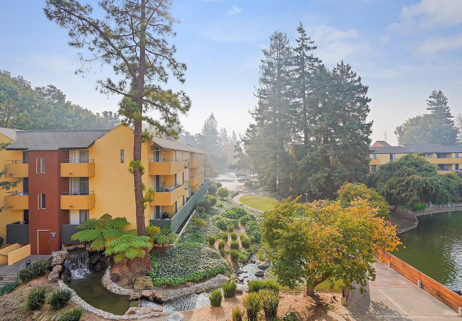 Americana Apartments — Photo 1