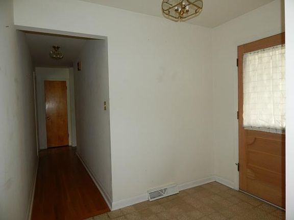 3rd image of 1133 Santa Fe St