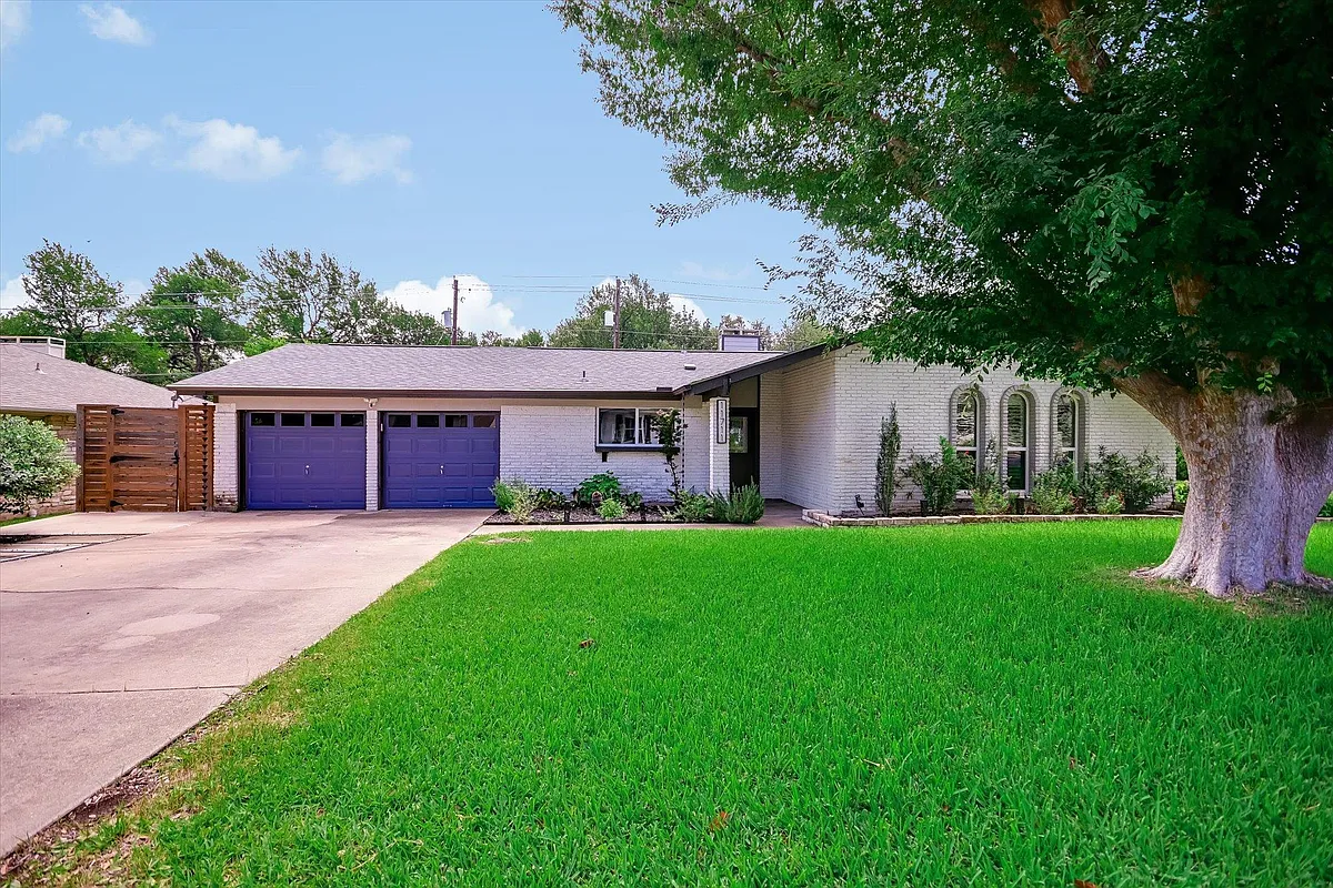 Building Photo - 11711 Three Oaks Trl