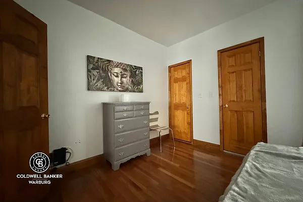 Rented by Coldwell Banker Warburg | media 6