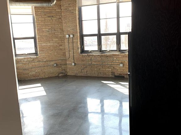 3rd image of 2062 N Southport Ave #318