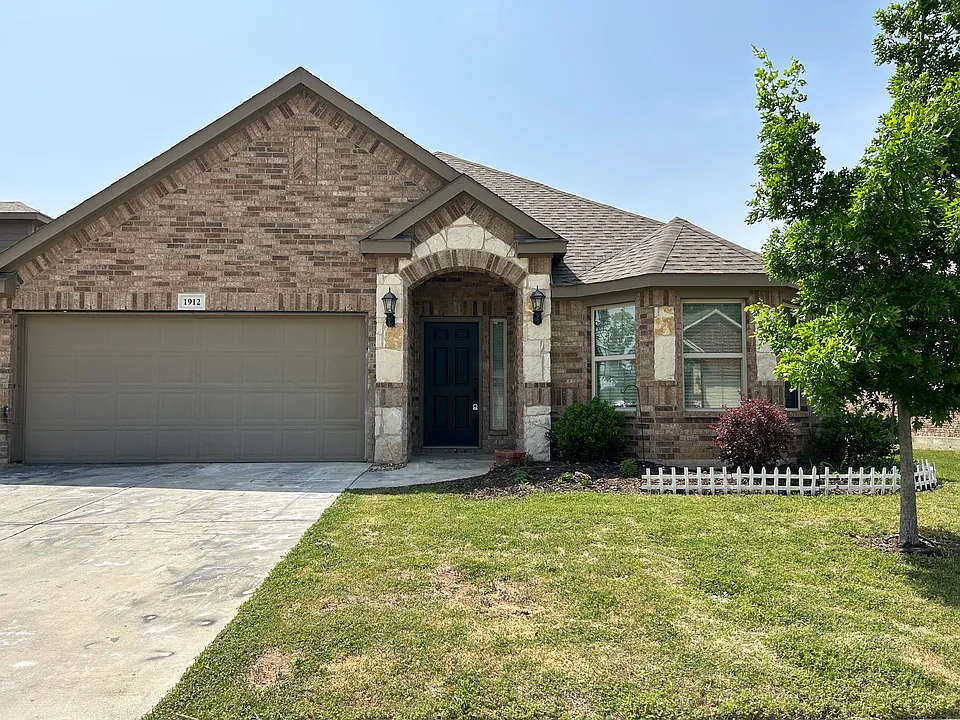 1912 Megan Creek Dr