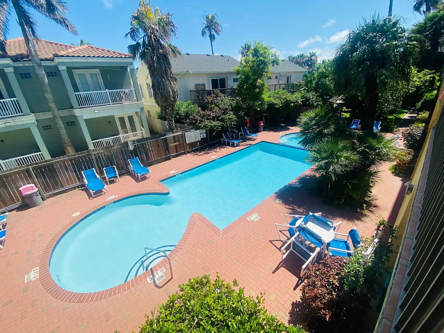 2 bed, 980 sqft, $2,300 — Photo 1