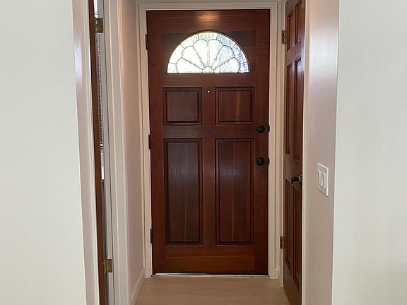 4th image of 1620 Belleville Way