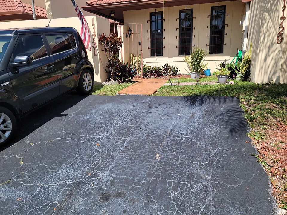 Front with space for 2 cars