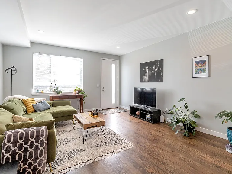 395 N Decatur St — Photo 5