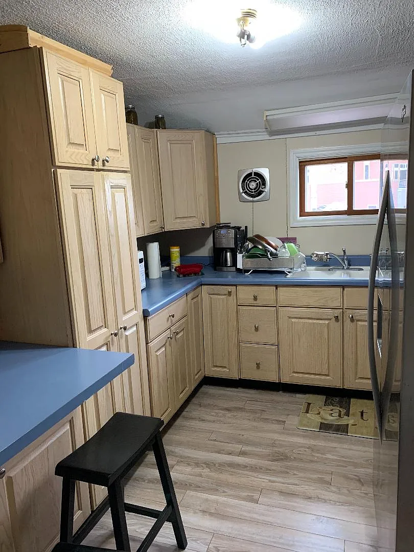 6 bed, 2370 sqft, $4,500 — Photo 3