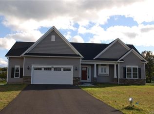 923 Apricot Ln, Webster, NY 14580