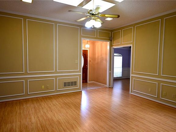5th image of 320 Clear Haven Dr