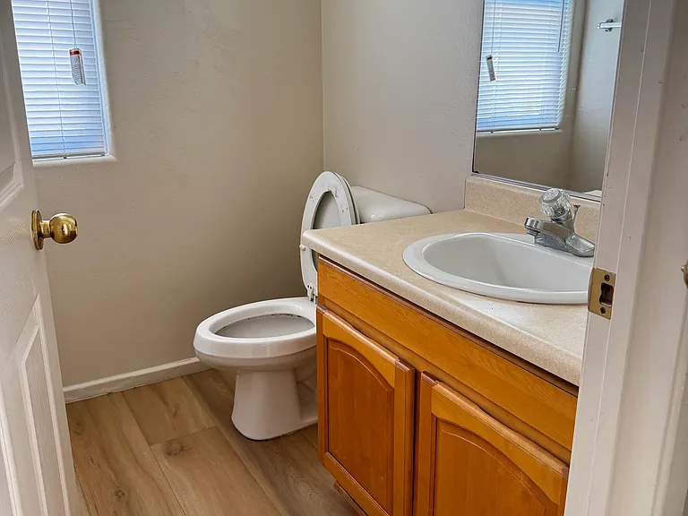 20802 Seine Ave #4 — Photo 8