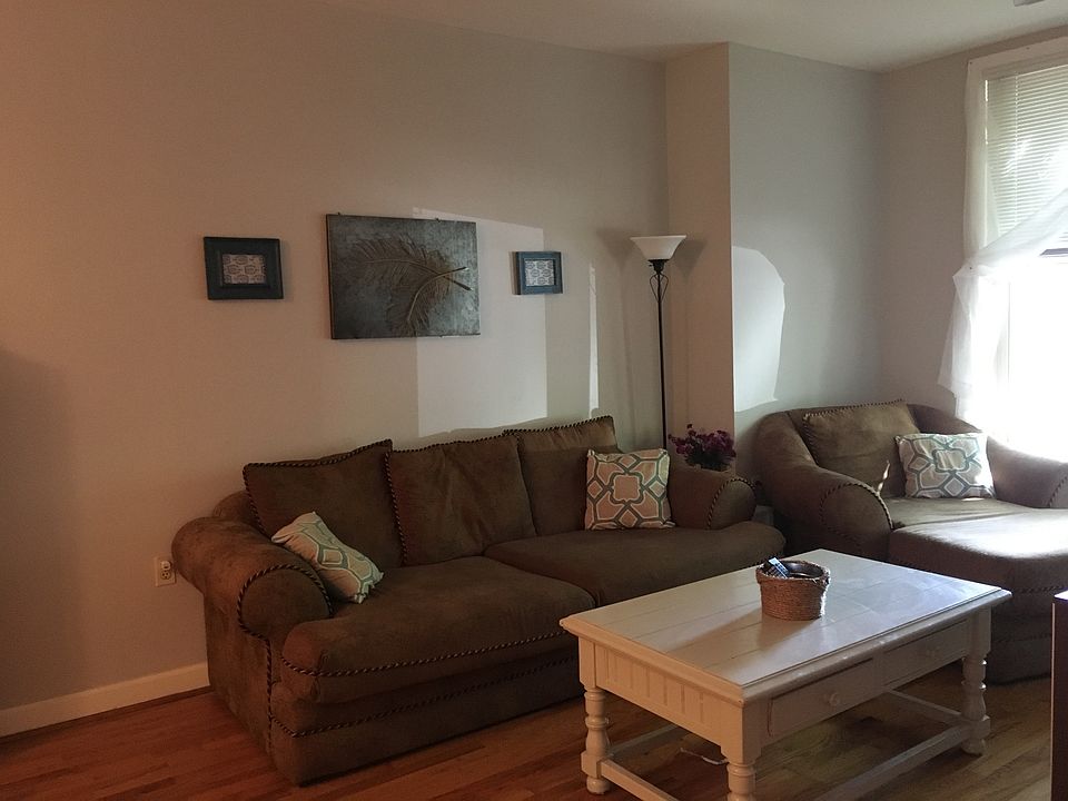 2nd image of 717 10th St SE