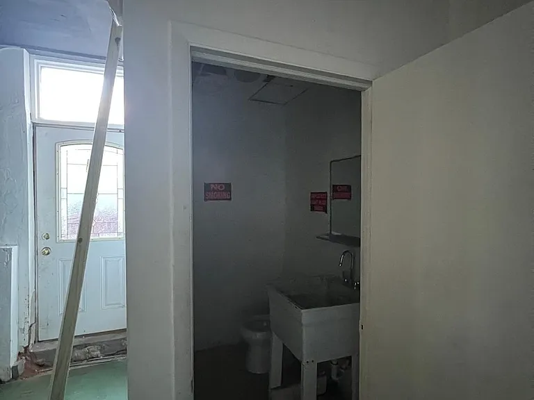 409 W Marshall St #D — Photo 6