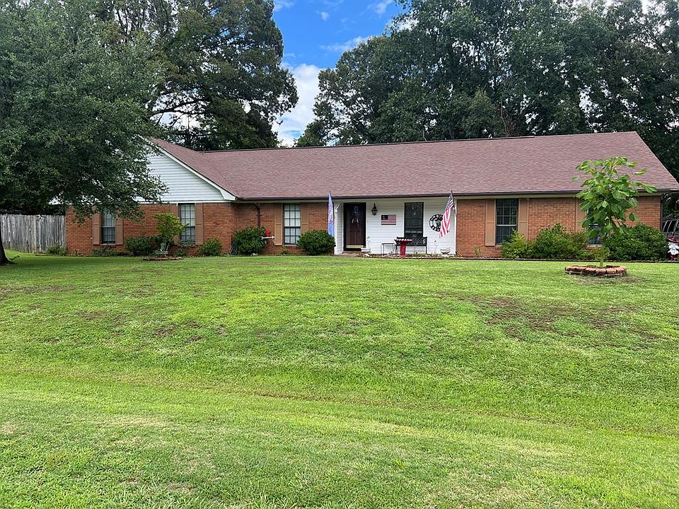 1st image of 210 Woodlawn Dr