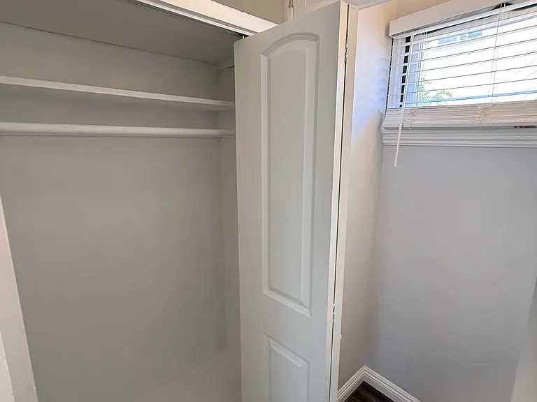 1813 W Victory Blvd — Photo 13
