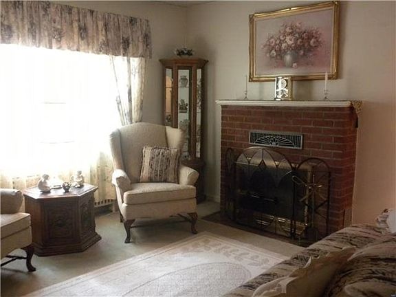 3rd image of 81 Catherine Ave
