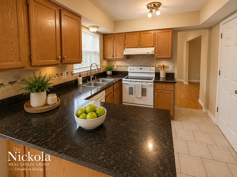 414 Whitney Dr — Photo 13