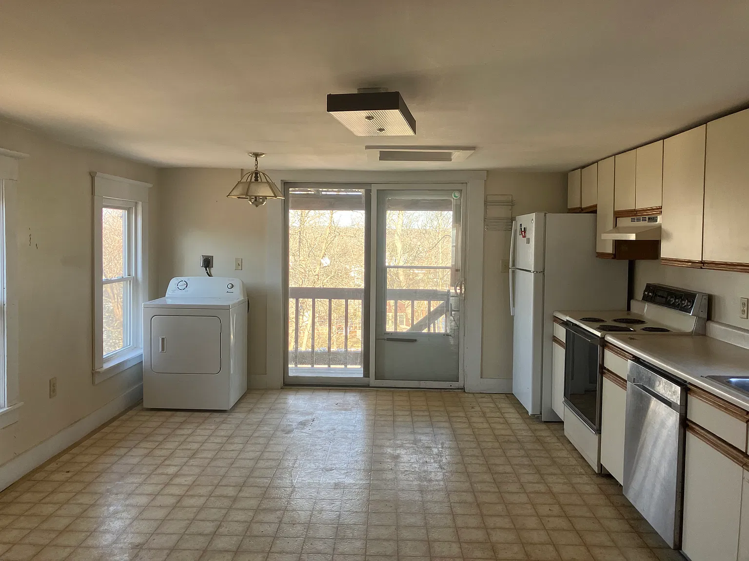 3 bed, 1200 sqft, $1,950 — Photo 2
