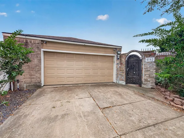 8142 Misty Ridge Ln, Houston, TX 77071