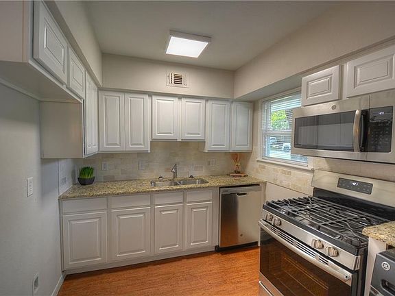 4th image of 1405 Helen Cir