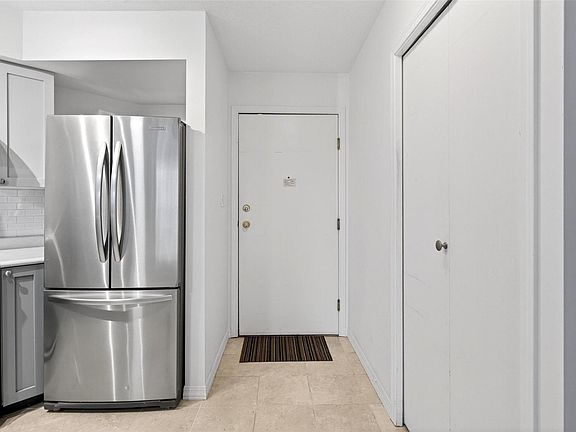 5th image of 827 N Park St #119