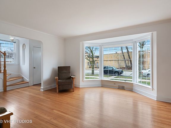 3rd image of 8421 Lockwood Ave