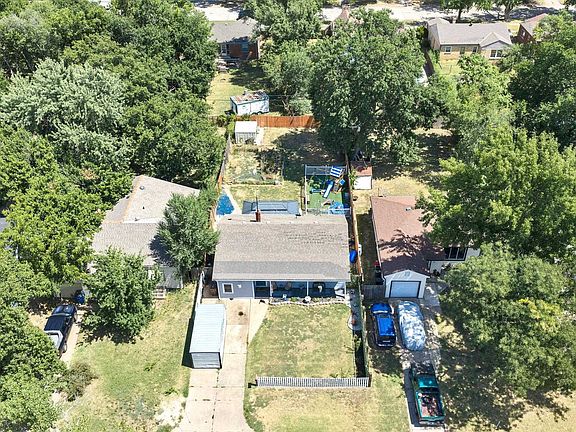 2nd image of 822 S Beverly Dr