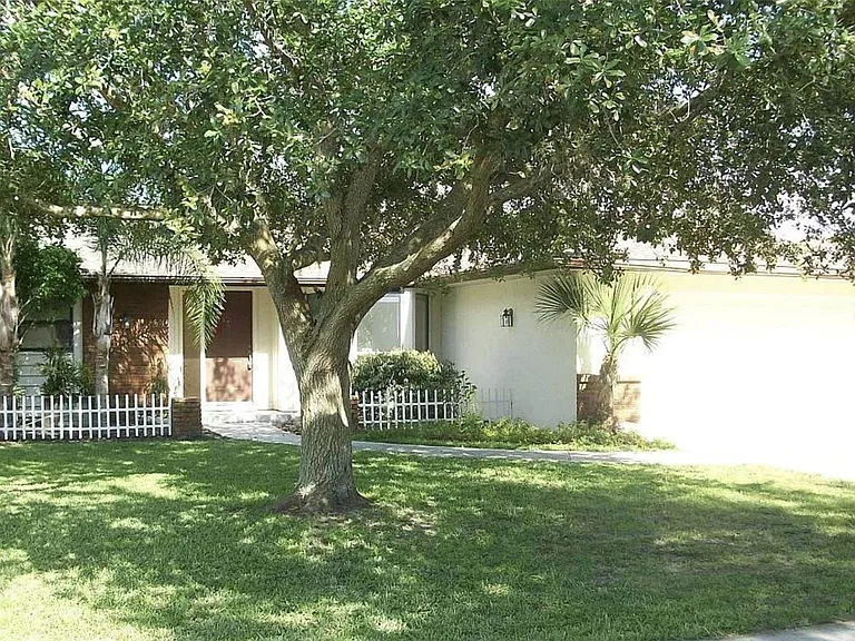 1649 Georgetowne Blvd — Photo 8
