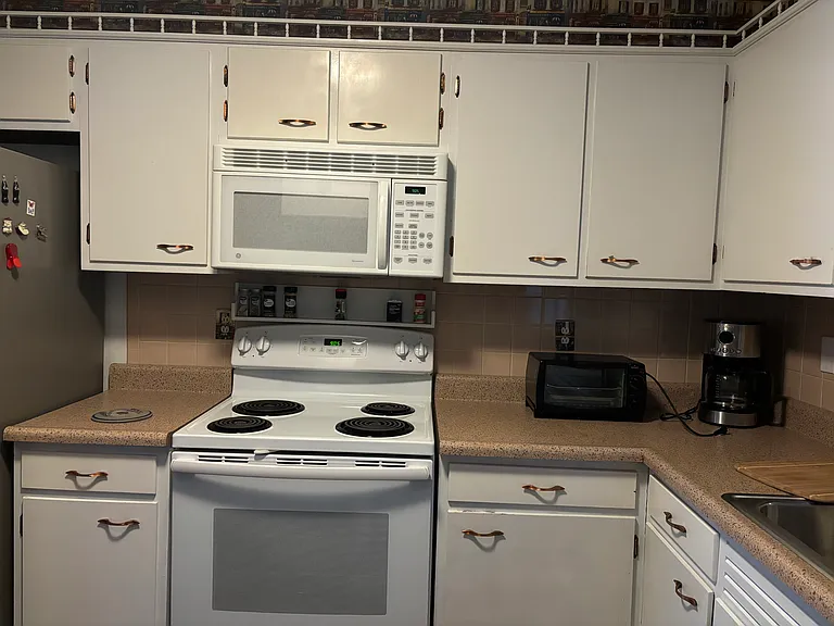 114 Hall St — Photo 19