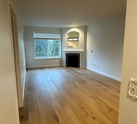 2nd image of 3500 E Lake Sammamish Pkwy SE Unit 1-202